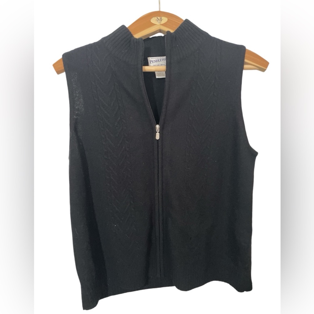 Pendleton black woman’s 💯 wool zipper vest size XL